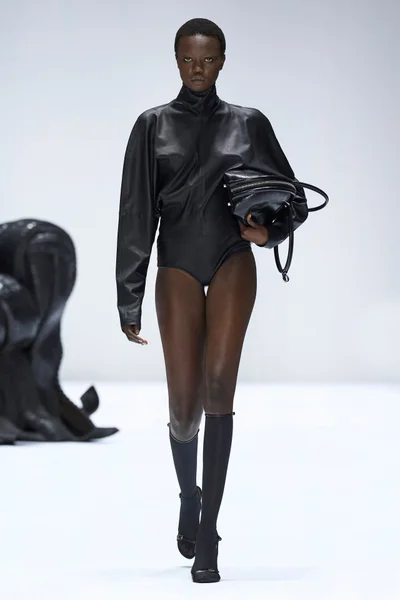 Look 13